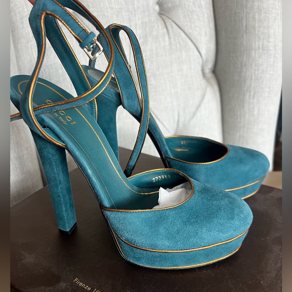NIB Gucci Teal Suede Platform Heel with Gold Trim Sz 38.5